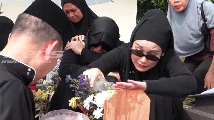 Kronologi Keponakan Ayu Ting Ting Meninggal, Muntah-muntah setelah Imunisasi hingga Wajah Pucat