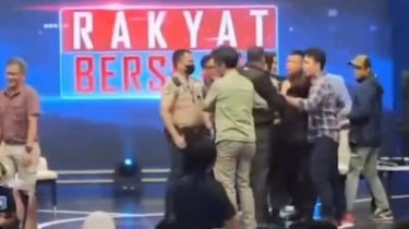 Kocak! Rocky Gerung Ketawa Ngakak Lihat Silfester Malah Gelut dengan Chico Hakim: Menang Banyak Dia