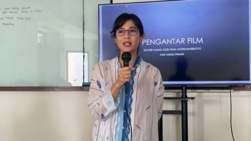 Dian Sastrowardoyo Kewalahan ''Diteror'' Rocky Gerung Saat Bimbingan Skripsi: Ampun Pak!