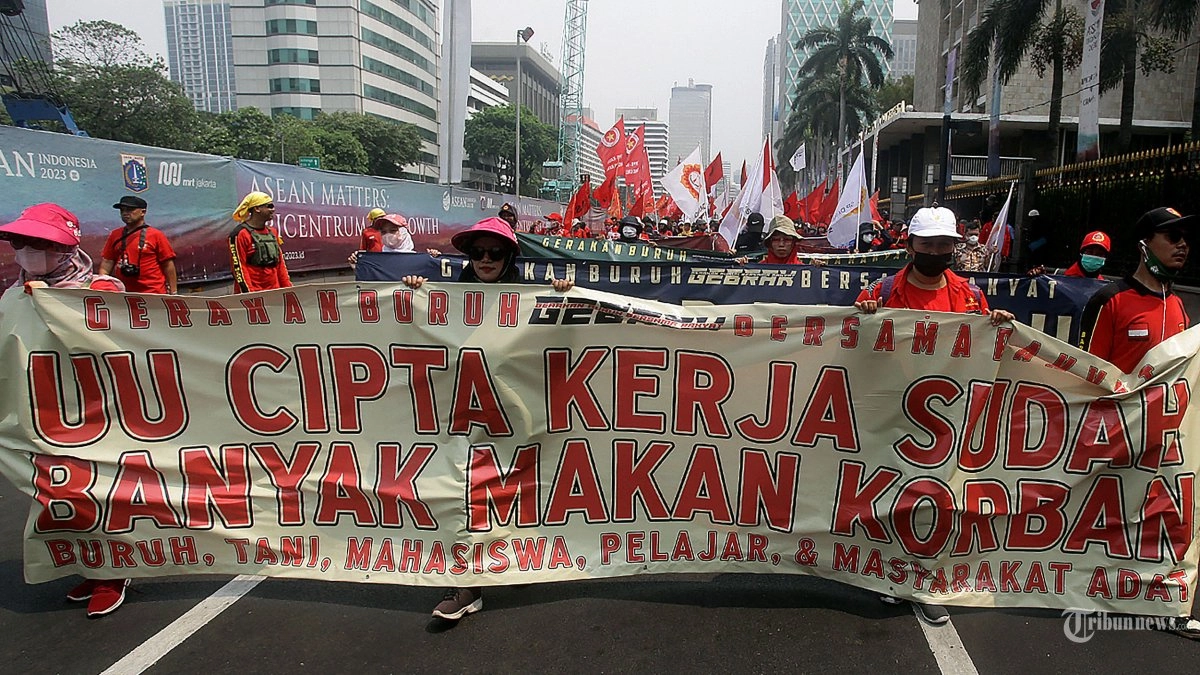Manipulasi Ketenagakerjaan dan Upah Pekerja Jadi Sorotan Imbas UU Cipta Kerja