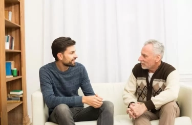 10 Batasan yang Harus Dibuat Antara Orang Tua dan Anak yang Sudah Dewasa, Keputusan Finansial Salah Satunya