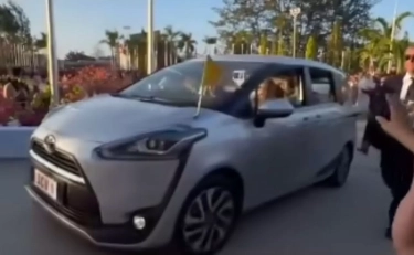 Toyota Sienta Dipakai Paus Fransiskus Saat di Timor Leste, Warnanya Bukan Putih, tapi Abu-abu