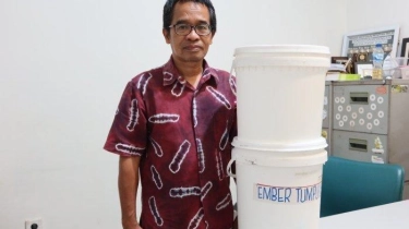 Belajar Teknik Mengolah Sampah Makanan Jadi Pupuk Organik Metode Ember Tumpuk Ala Dosen UGM