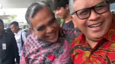 Momen Hangat Muzani dan Hasto Saling Rangkul Antar Megawati Usai Acara MPR, Singgung Obrolan Khusus
