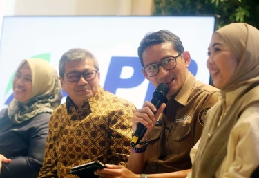 Temukan Tiga Penyebab Harga Tiket Pesawat Mahal, Sandiaga Uno Janji Oktober Minimal Turun 10 Persen