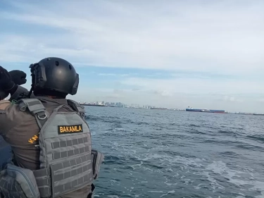 Lego Jangkar Sembarangan, Bakamla Usir Lima Kapal Ikan Berbendera Tiongkok