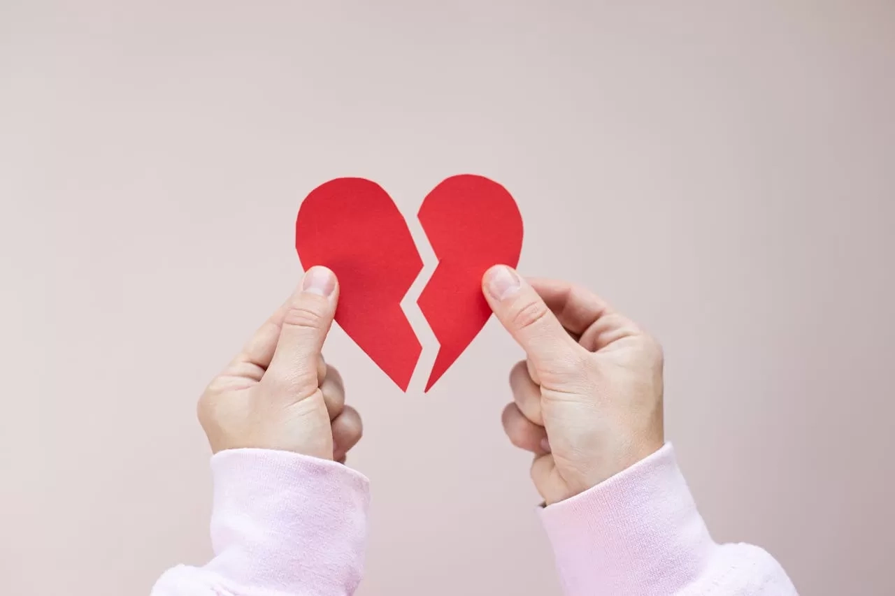 Patah Hati Saat Putus Cinta: Berikut Cara Move On Setiap Kepribadian