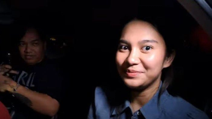Disinggung soal Laporan Pencemaran Nama Baik, Azizah Salsha Lempar Senyum: Tungguin Aja Prosesnya