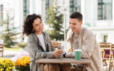 7 Menu Makanan yang Jangan Dipesan saat Kencan Pertama, Hindari yang Bikin Bau Mulut!