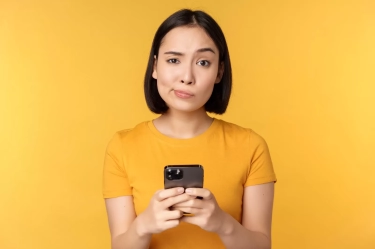 Kurang ‘Laku’ ? Bukan Berarti Tidak Menarik, Mungkin Kamu Sering Dry Text ke Pasangan