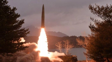 Korea Utara Tingkatkan Persenjataan Nuklir, Rudal Balistik Jatuh di Laut Jepang