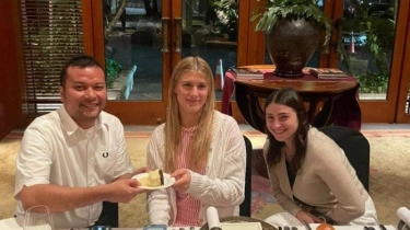 Petenis Dunia Eugenie Bouchard Sumringah Dapat Potongan Kue Pertama dari Emil Malik Ibrahim