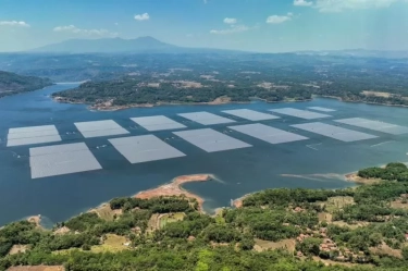 Sudah Kantongi Persetujuan dari PUPR, ESDM Bakal Bikin PLTS Terapung di Permukaan Waduk Kapasitas 14 GW