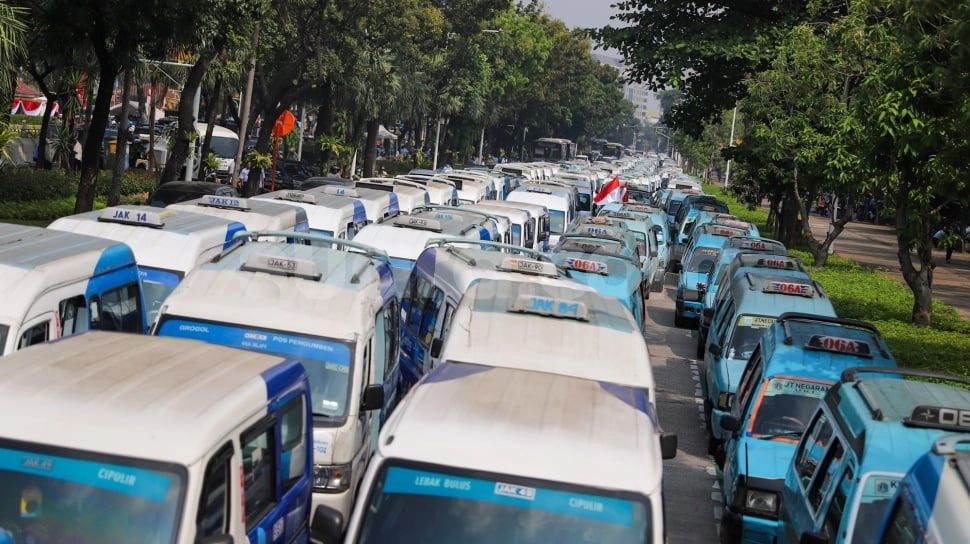Transportasi Umum Jakarta Diminta Berbenah, Bayar Naik Angkot Mesti Digital