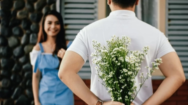 Jatuh Cinta Secara Ugal-Ugalan: Inilah 10 Tanda Seorang Pria Benar-Benar Tergila-gila Padamu, Menurut Psikologi