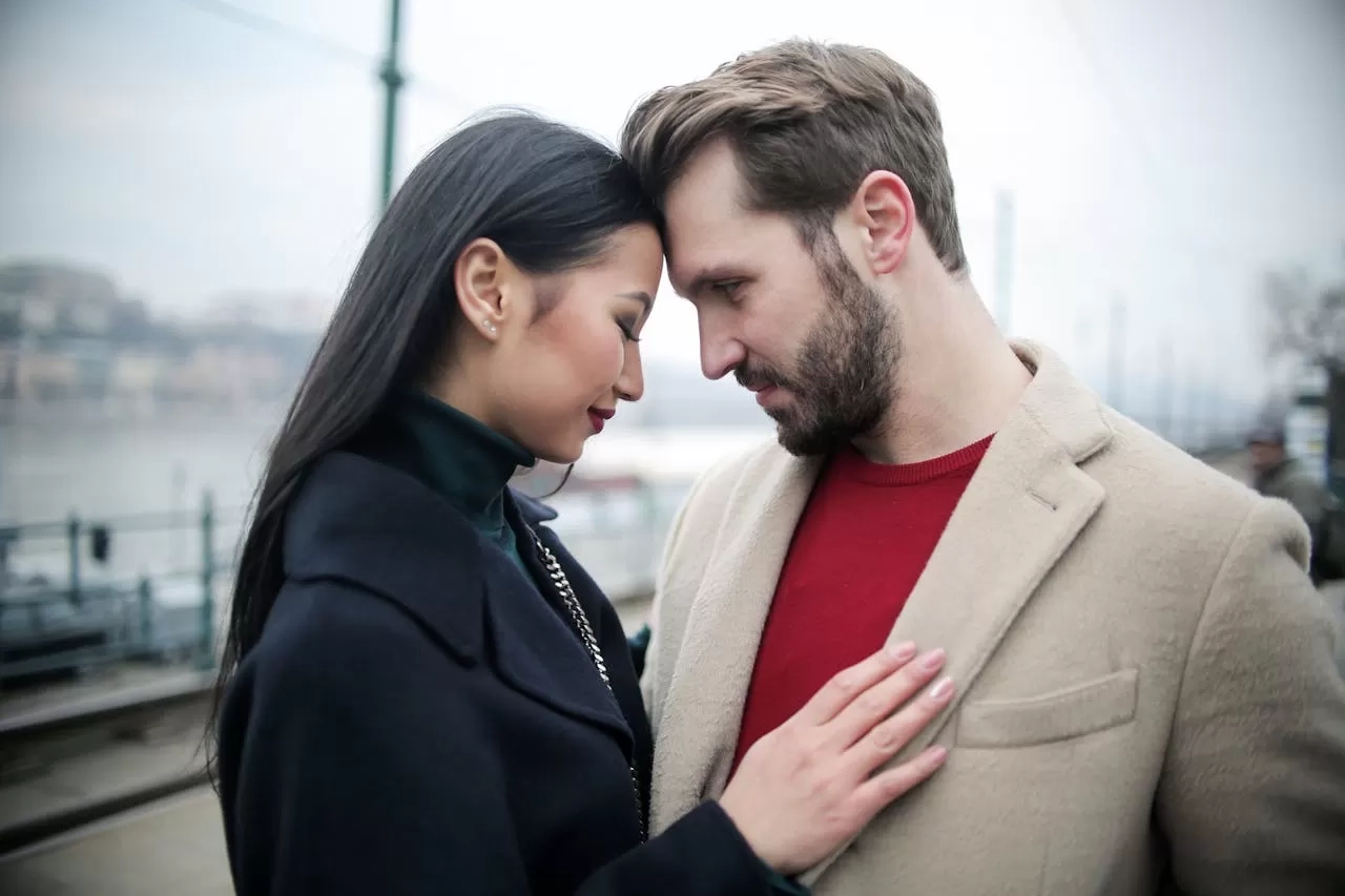 Mencari Kestabilan Emosional, 4 Zodiak Perempuan Ini Hanya Menjalin Hubungan dengan Pria Dewasa
