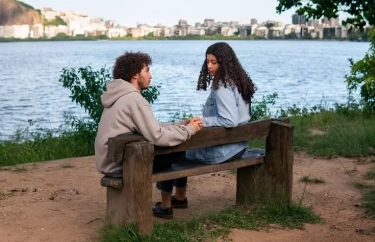 Simak 8 Tanda Seorang Perempuan Sangat Tertarik Kepada Anda Tapi Terlalu Malu Untuk Mengungkapkannya