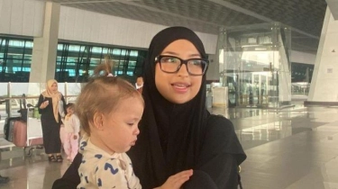 Berangkat Umrah Jennifer Coppen Berhijab, Ustaz Derry Sulaiman Bicara Soal Kemungkinan Hijrah