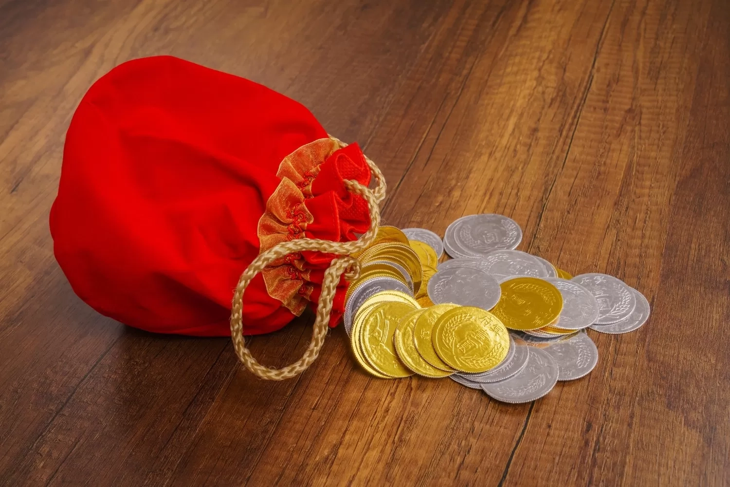 Membuat Dompet dari Kain Perca: Sejarah, Ide Bisnis, dan Tips Merawatnya