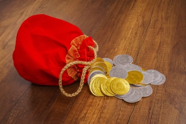 Membuat Dompet dari Kain Perca: Sejarah, Ide Bisnis, dan Tips Merawatnya