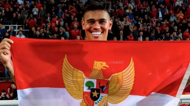 Mees Hilgers Bentangkan Bendera Indonesia usai Hajar Mantan Klub Thom Haye