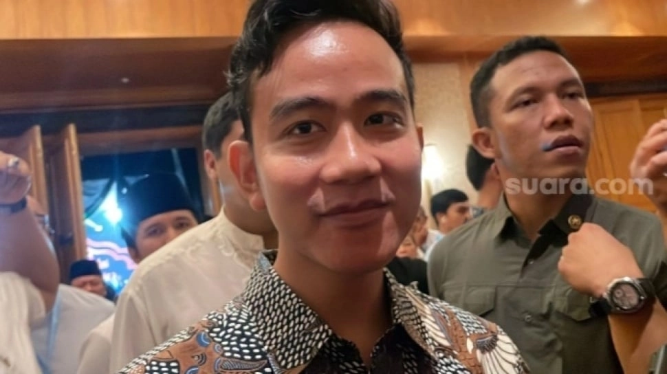 Kirim Saldo e-Wallet  ke Nomor HP Fufufafa, Publik Terkejut: Nama Tokoh Ini yang Muncul