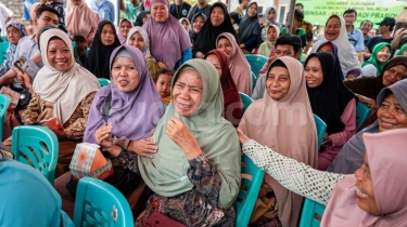 Tangis Haru Suci, Terima Hadiah Umrah dari Fajar Hadi Prabowo