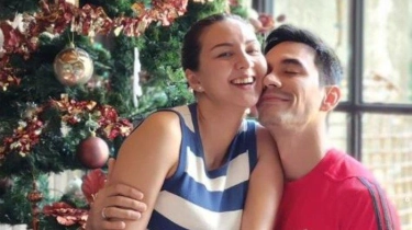 Kemesraannya dengan Donna Agnesia Bikin Iri, Darius Sinathrya Sebut Selalu Luangkan Waktu Bersama