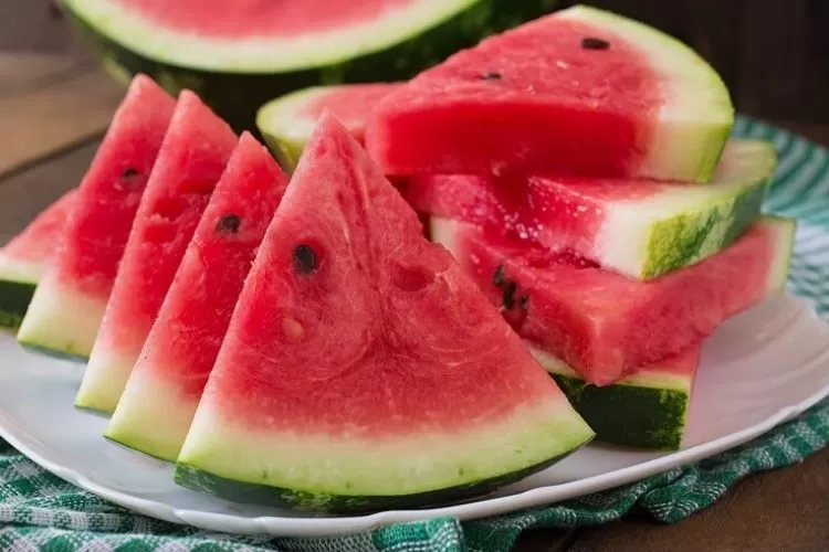 5 Keajaiban Tersembunyi Buah Semangka untuk Kesehatan di Usia Senja yang Harus Anda Ketahui, Apa Saja?