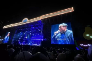 Manggung di Pestapora, Mantan Presiden SBY Bawakan Pelangi di Matamu, Disambut Hangat Para Penonton