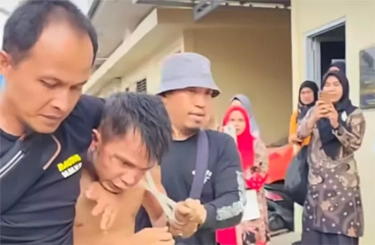 Penampakan Indra Septriaman Pembunuh Gadis Penjual Gorengan, Muka Bonyok Pakai Kolor Hijau