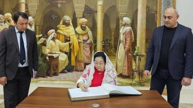 Lewat Tulisan Tangan, Megawati Beri Pesan dan Harapan Untuk Research Center Al Bukhari di Uzbekistan