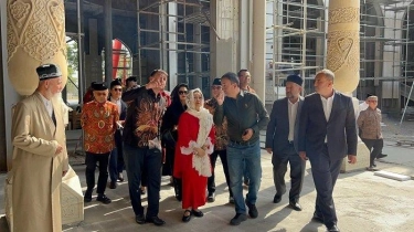 Megawati Disambut Wakil Gubernur Samarkand Saat Tiba Di Kompleks Makam Imam Al Bukhari