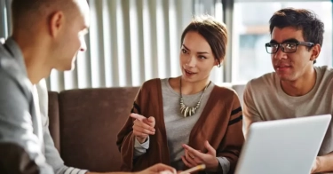 10 Tanda Tersembunyi yang Mengungkap Seseorang Mungkin Tidak Secerdas Kelihatannya, Menurut Psikologi