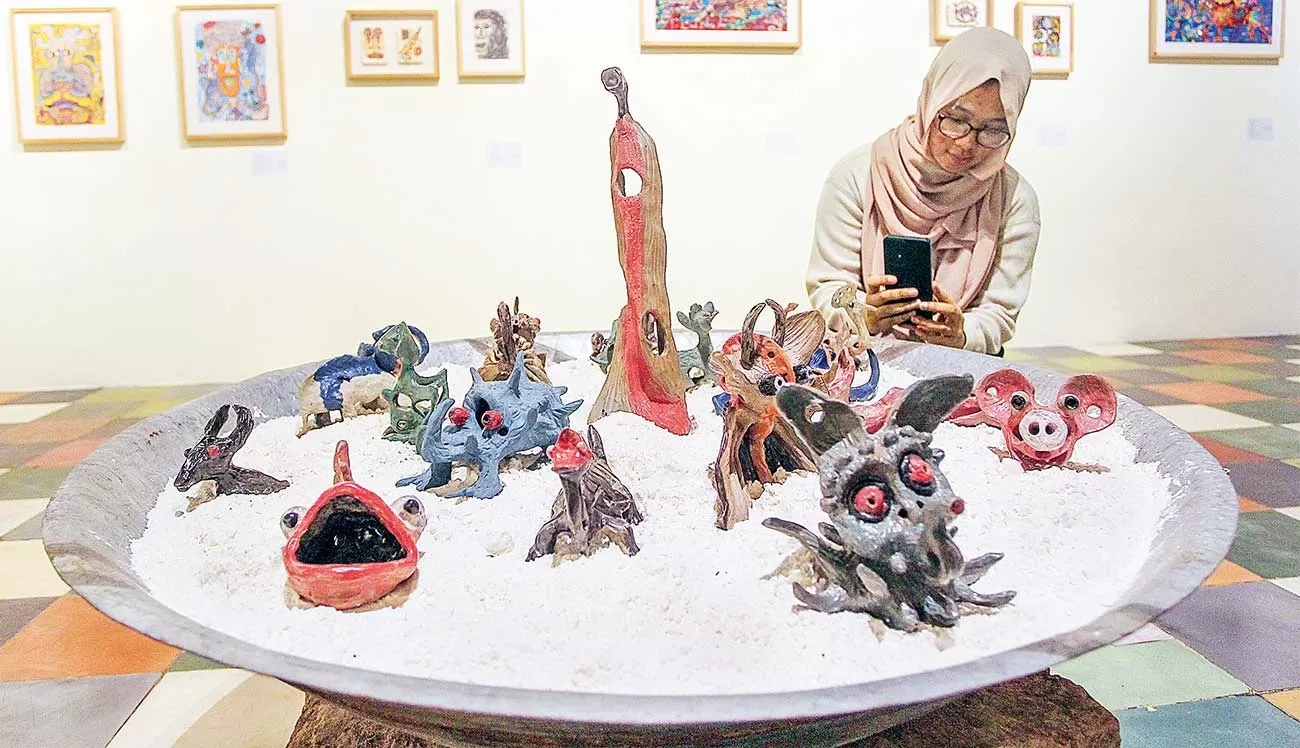 Dari Pameran Tunggal Andy Sri Wahyudi, Merekam Romansa Halaman Rumah