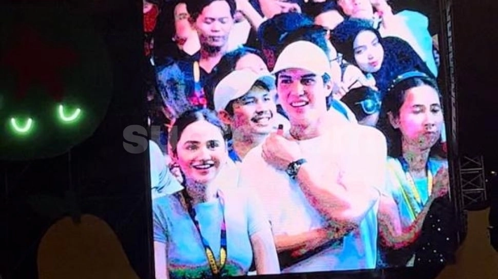 Gelagat El Rumi Nonton Pestapora Bareng Syifa Dibilang Kayak Paspampres: Bisa Enjoy Aja El?