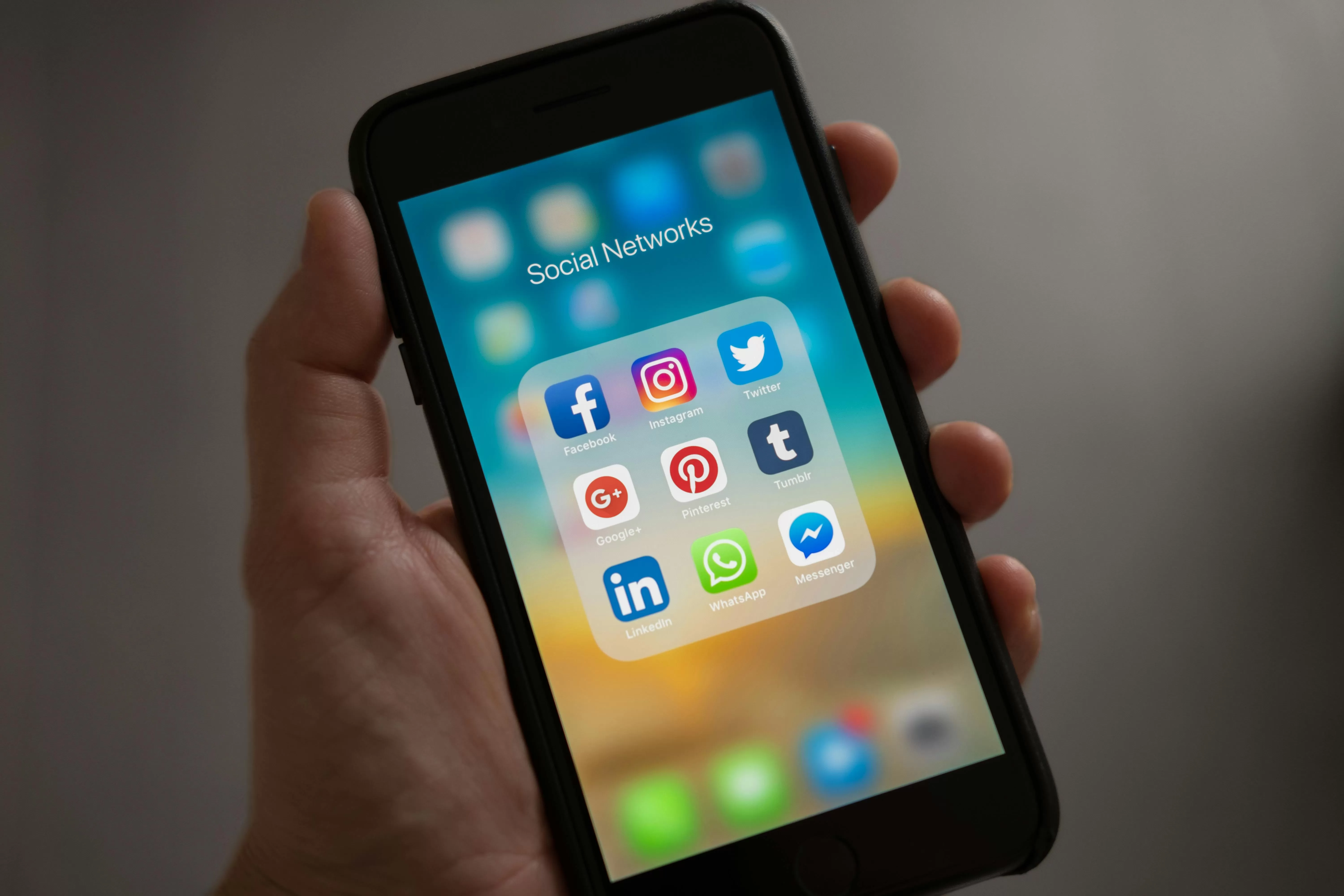 3 Karakteristik Utama Orang yang Tak Pernah Posting Kehidupannya di Media Sosial, Apa Saja?