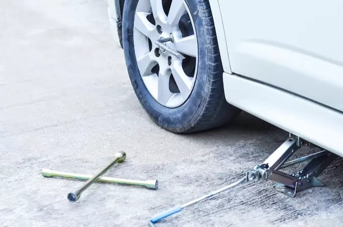 Jangan Keliru, Ini Cara Mendongkrak yang Benar Supaya Nggak Merusak Mobil