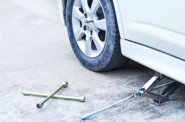 Jangan Keliru, Ini Cara Mendongkrak yang Benar Supaya Nggak Merusak Mobil