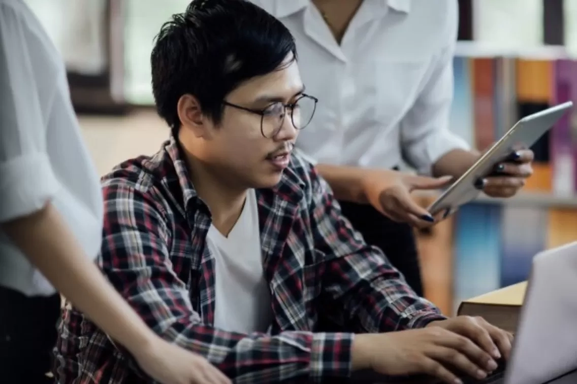 Benarkah Orang Cerdas Suka Overthinking? Ketahui 5 Sifat Tak Terduga dari Orang Cerdas