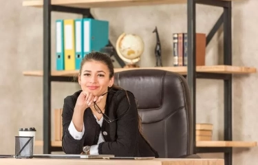 Ciri-ciri Perempuan Dewasa dan Bijak: 8 Tanda Pada Kepribadian yang Menunjukkan Matangnya Jiwa Mereka