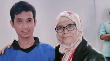 Tangis Titin Pecah, Akui Psikologisnya Dirusak Polisi saat Dampingi Saka Tatal pada 2016