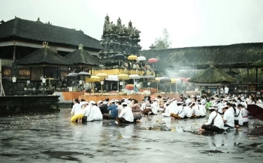 Makna Tersirat dari Peringatan Hari Galungan dan Kuningan yang Dirayakan oleh Masyarakat Hindu Bali