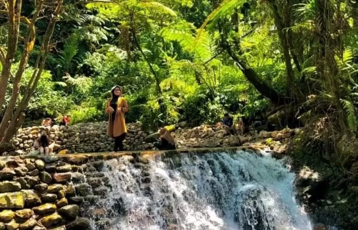 Menikmati Keindahan Alam dan Air Terjun Lembah Tepus