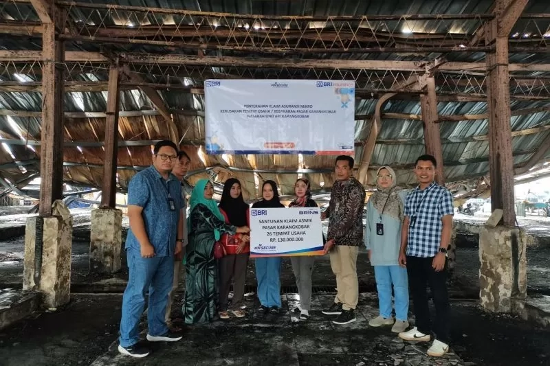 BRINS Bayar Klaim Rp 130 Juta untuk Korban Kebakaran Pasar Karangkobar