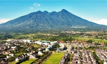 Jalur Pendakian Ke Gunung Salak Yang Menjadi Favorit Bagi Pendaki, Bisa Menikmati Curug Serta Pemandangan Indah