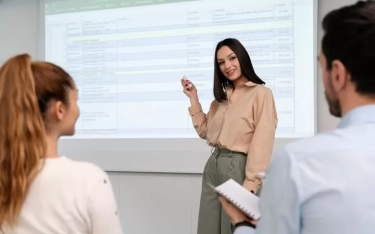 Menguak Cara Menjadi Pembicara Handal! Ucapkan Selamat Tinggal pada 9 Kebiasaan Umum Ini