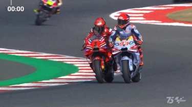 Momen Motor Pecco Bagnaia Distut Marc Marquez Warnai MotoGP Mandalika 2024