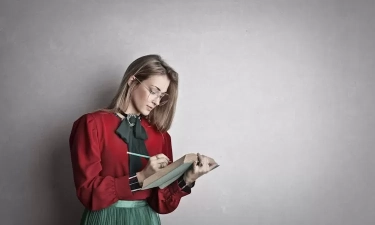 7 Sikap dan Perilaku yang Memperlihatkan Anda Berpendidikan Tinggi, meski Faktanya Background Anda Tidak Demikian
