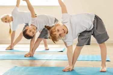 Bisa Mengasah Daya Ingat! Simak 5 Manfaat Mengajak Anak Berlatih Yoga